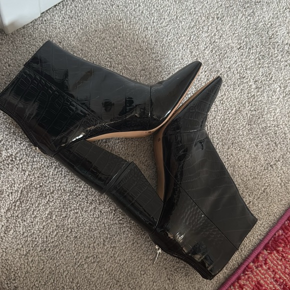 Vince Camuto Black Patent Leather Ankle Boots - Size 8.5 - Picture 5 of 7